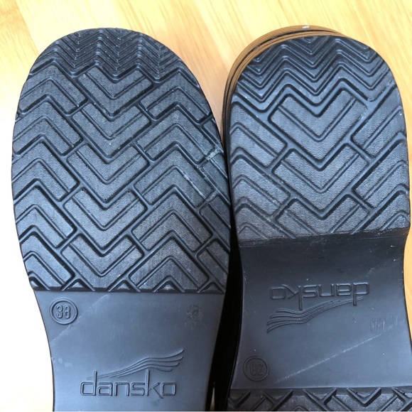 Dansko Black Leather Closed Back Clogs- 38 - Picture 8 of 9